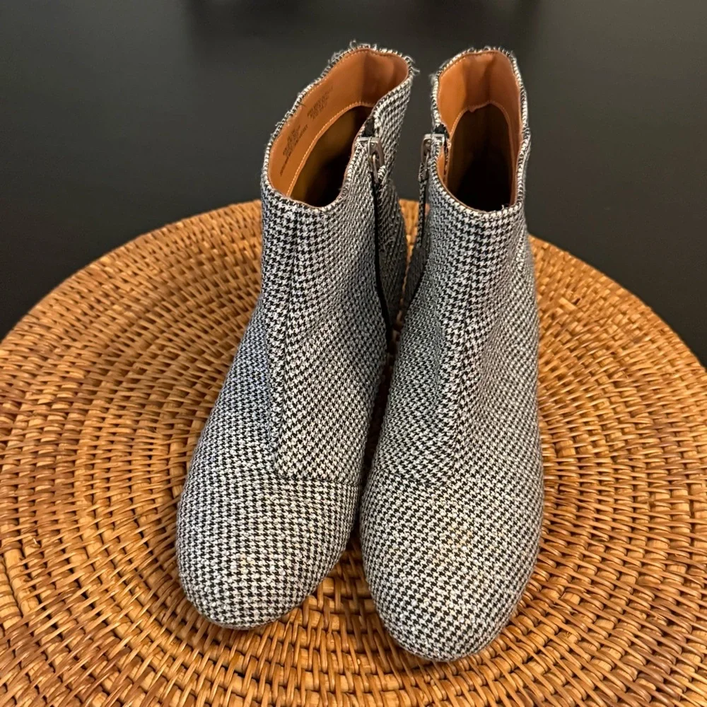 Kurt Geiger sophisticated houndstooth